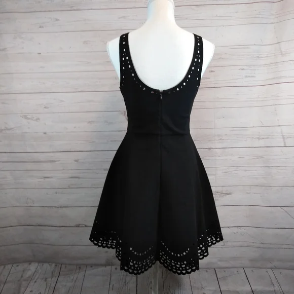 Elizabeth and James dress sleeveless laser cut - Picture 2 of 12